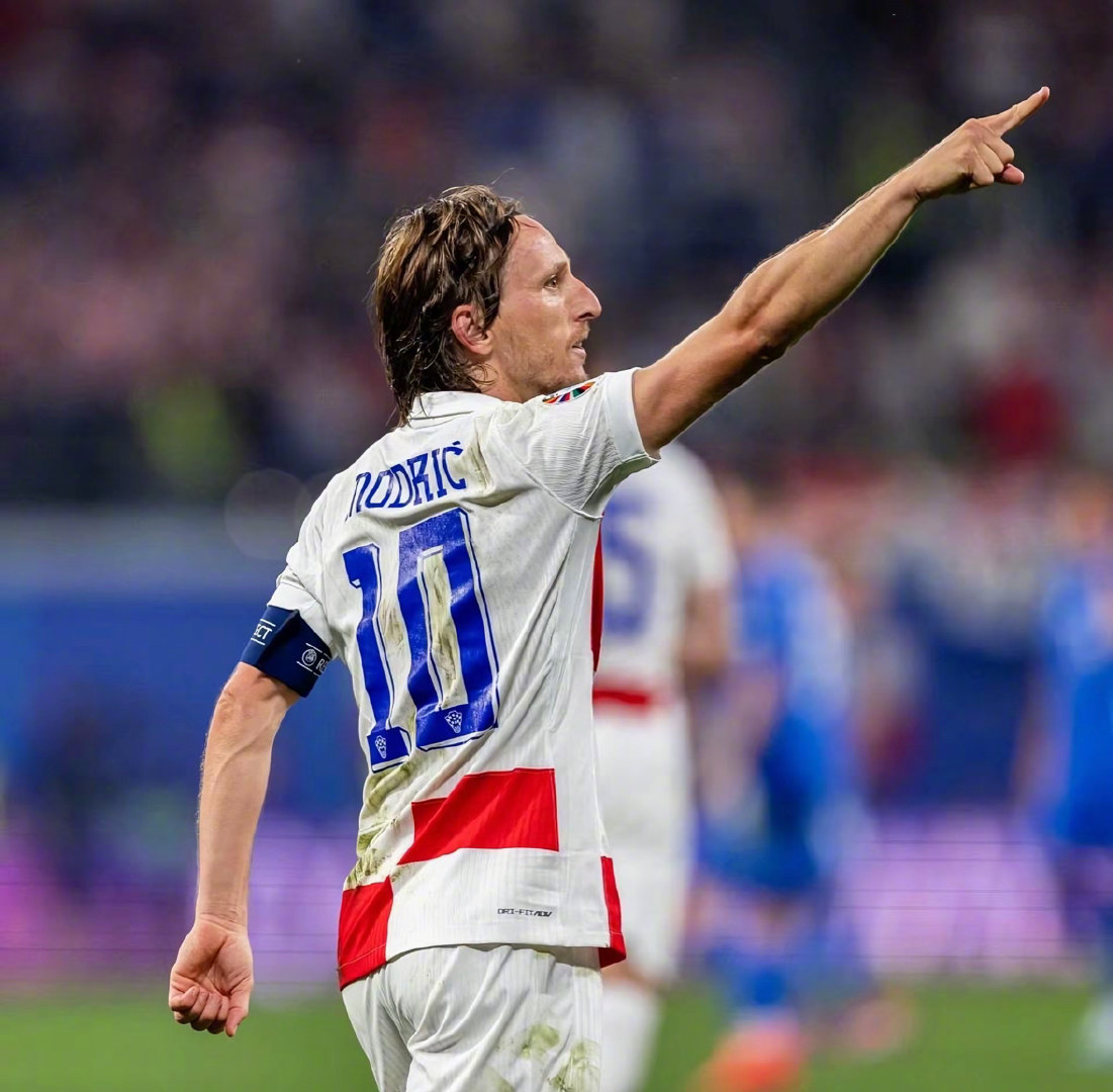 詹姆斯篮板表现抢眼，助球队逆转